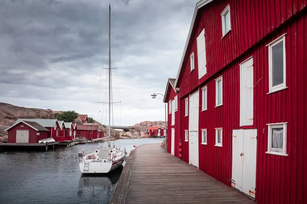 Bay Red Boathouses Boat Smoegen West Coast Sweden — Stockfoto