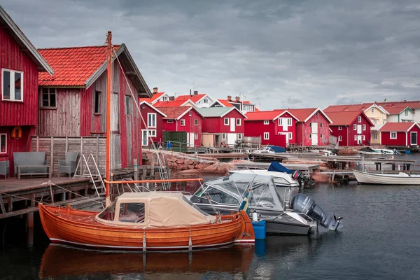 Bay Red Boathouses Boats Smoegen West Coast Sweden — ストック写真