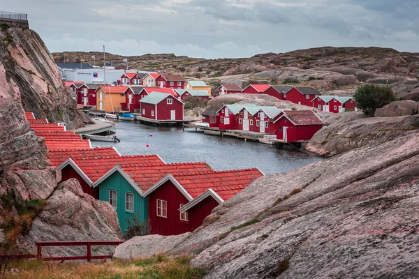 Bay Colorful Boathouses Boats Smoegen West Coast Sweden — ストック写真