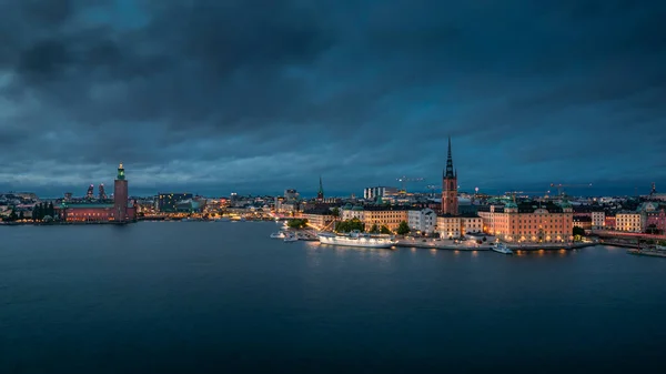 Skyline Stockholm Natten Med Riddarholmskyrkan Kyrka Och Stadshus Gamla Stan — Stockfoto