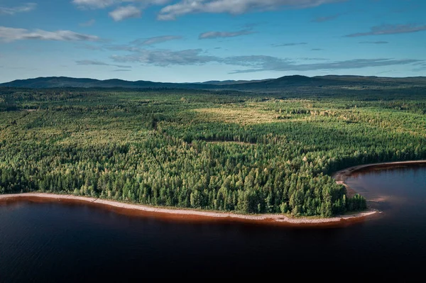 Zelený Les Jezero Jezera Siljan Shora Modrou Oblohou Dalarně Mraky — Stock fotografie