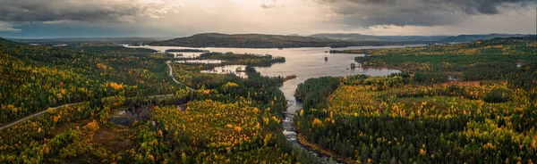 Panorama Landschap Langs Wilderness Road Met Bos Meer Herfst Lapland — Stockfoto
