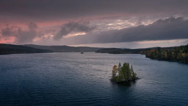 Eiland Met Bomen Het Meer Wilderness Road Lapland Noord Zweden — Stockfoto