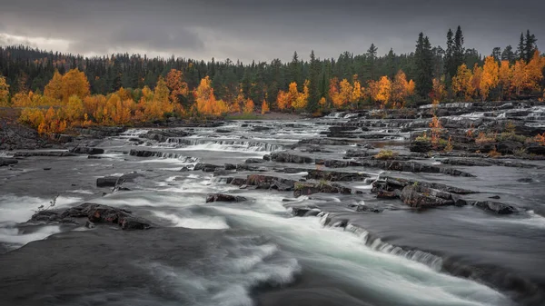 Trappstegsforsen Waterval Herfst Langs Wilderness Road Lapland Zweden Wolken Lucht — Stockfoto