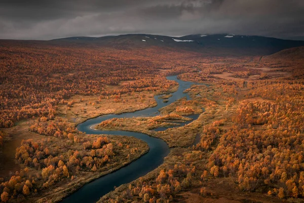 Rivier Met Kleurrijke Bomen Het Platteland Van Lapland Het Stokenjokk — Stockfoto