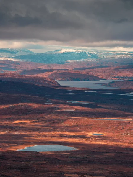 Landschaft Des Nationalparks Pieljekaise Herbst Mit Seen Und Schneebedeckten Bergen — Stockfoto