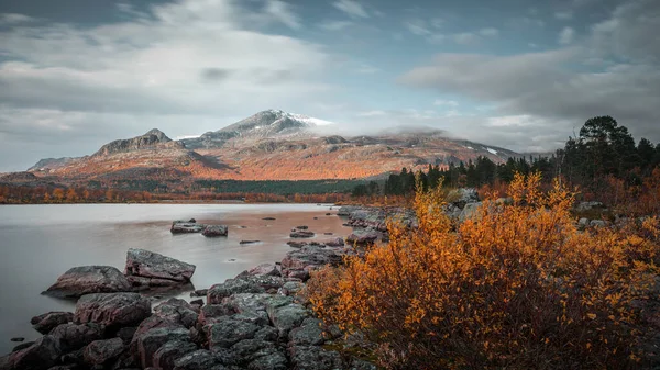 Mountain Landscape Lake Rocks Stora Sjoefallet National Park Autumn Lapland — Stockfoto