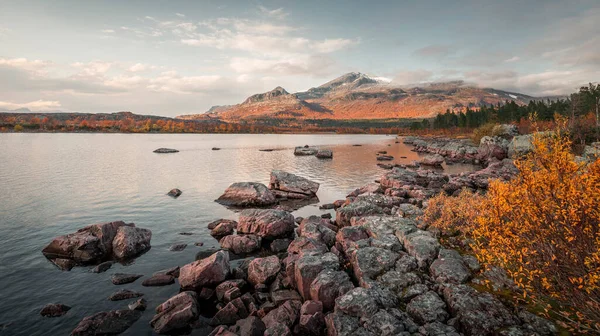 Mountain Landscape Lake Rocks Stora Sjoefallet National Park Autumn Lapland —  Fotos de Stock