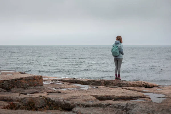 Woman Rocky Coast Rotsidan Hoega Kusten Looking East Sweden — Stock Photo, Image