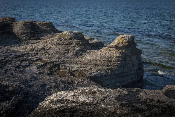 Acantilados Piedra Caliza Costa Isla Oland Suecia Con Sol Cielo —  Fotos de Stock