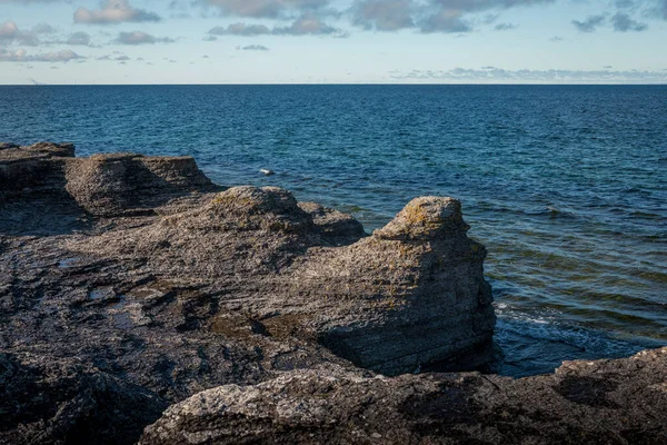 Acantilados Piedra Caliza Costa Isla Oland Suecia Con Sol Cielo —  Fotos de Stock
