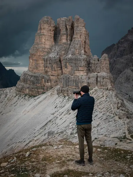 Man Taking Photos Camera View Sasso Sesto Mountains Peak Dolomite — Stock Photo, Image