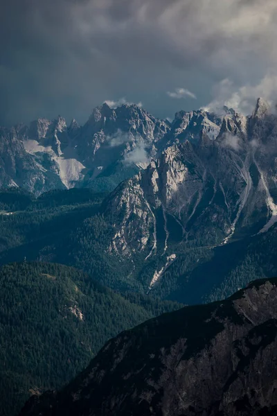 Bergslager Med Moln Himlen Dolomite Alperna Sydtyrolen Italien — Stockfoto