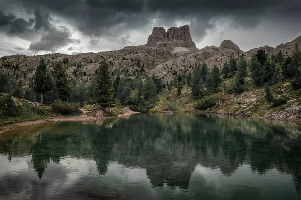 Lago Lago Limides Passo Falzarego Los Alpes Dolomitas Con Árboles —  Fotos de Stock