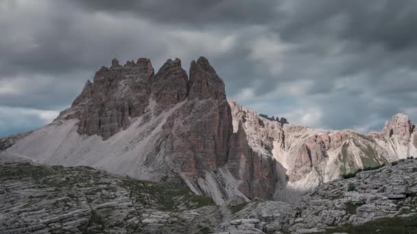 南蒂罗尔白云岩阿尔卑斯山三峰自然保护区白云山移动云的时间 — 图库视频影像