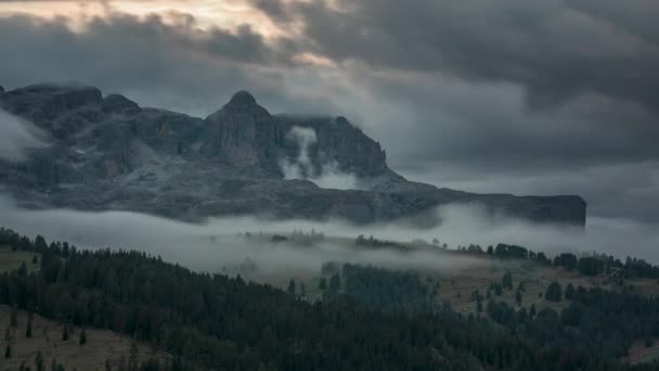 Dolomite Alpleri Nde Passo Falzarego Dağlarında Gün Batımında Sis Zamanı — Stok video