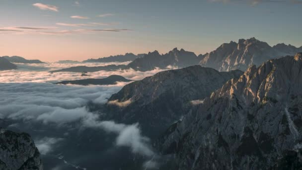 Timelapse Låg Inversion Moln Mellan Bergslager Soluppgången Dolomite Alperna Sydtyrolen — Stockvideo