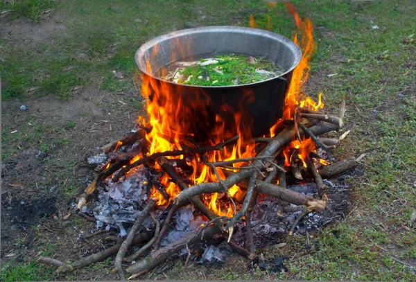 Food over a campfire — Stock Photo, Image