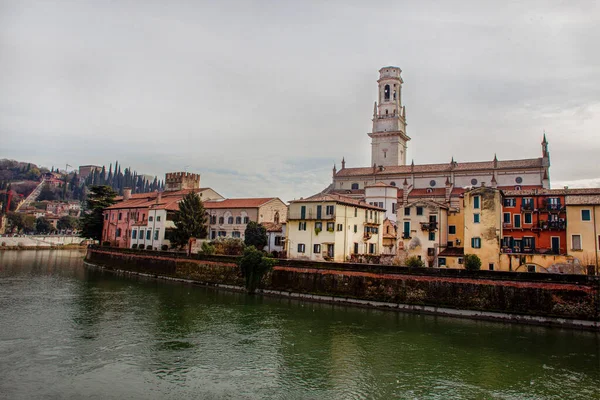 Városkép Verona Folyó Adige Búra Torony Szép Régi Építészet Városban — Stock Fotó