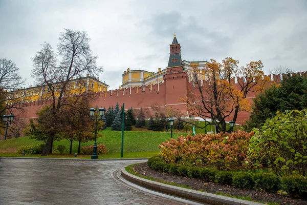 Καταπληκτικό Φθινόπωρο Στο Πάρκο Alexandrovsky Κοντά Στο Κρεμλίνο Της Μόσχας — Φωτογραφία Αρχείου