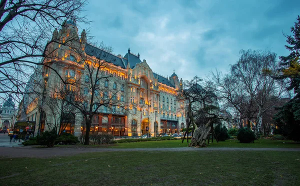 Озил Отеля Four Seasons Hotel Gresham Palace Будапеште Красивая Подсветка — стоковое фото