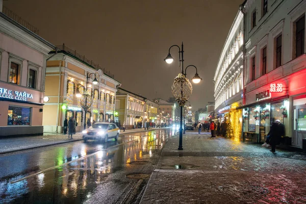 2021 Moscow Pyatnickaya Street Next Metro Station Novokuzneckaya Cafes People — Stock Photo, Image