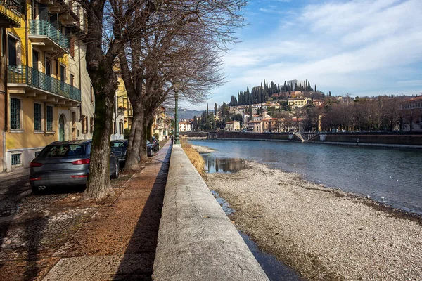 Άποψη Του Κάστρου San Pietro Και Του Ποταμού Adige Στη — Φωτογραφία Αρχείου