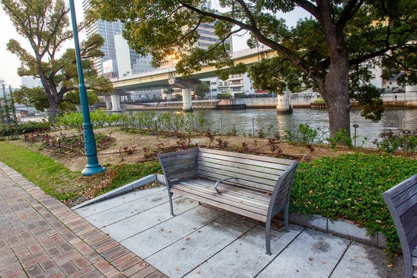 Parque Nakanosima Ilha Nakanosima Osaka Autoroad Segundo Andar Distância Banco — Fotografia de Stock