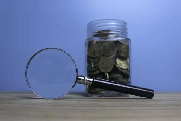 Selective Focus Jar Full Gold Coins Magnifying Glass Wooden Table — Fotografia de Stock