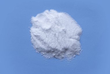 Ameliyathane ya da ağız sulandırma tuzu mavi arkaplanda.