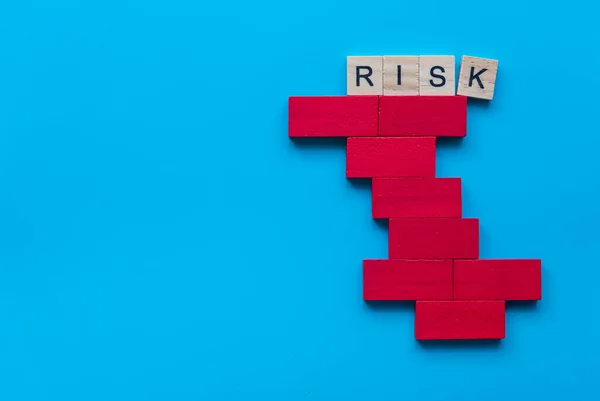 Risk Concept Alphabet Risk Unstable Structure Red Wooden Domino Blue — Fotografia de Stock