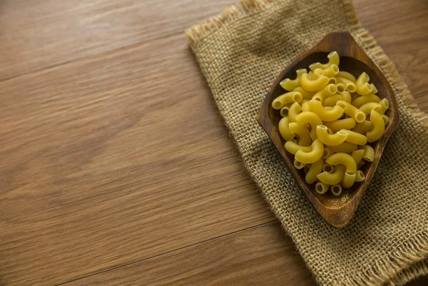 Raw Uncooked Elbow Macaroni Wooden Bowl Wooden Background Copy Space — 스톡 사진