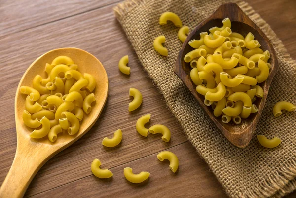 Raw Uncooked Elbow Macaroni Wooden Bowl Wooden Spoon — 스톡 사진