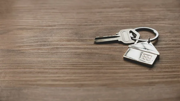 Real Estate Property Concept Selective Focus Key House Keychain Wooden — Stockfoto