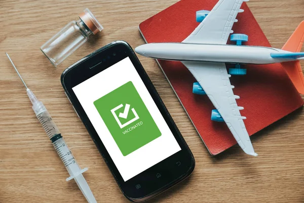 Cyfrowy Paszport Zdrowia Aplikacja Wyświetlanie Koncepcji Aplikacji Telefon Komórkowy Podróży — Zdjęcie stockowe