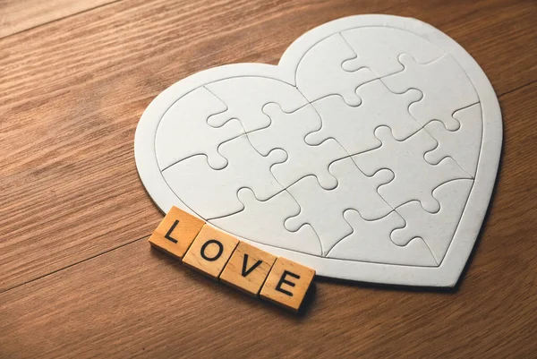 Selective Focus Heart Shape Jigsaw Puzzle Wooden Alphabet Word Love — ストック写真