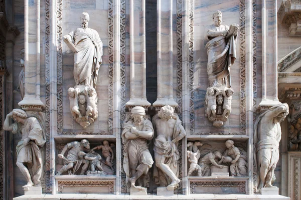 Statues of the Duomo, the cathedral in Milan — Stock Photo, Image