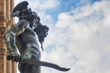perseus heykelini