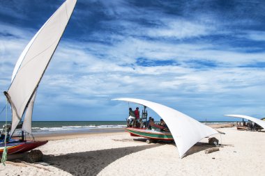 Kumsalda genç arkadaşlar