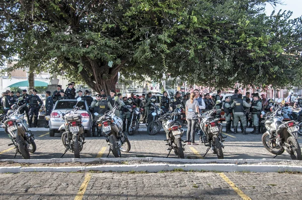 Rendőrségi squad figyeli a népszerű tiltakozás — Stock Fotó