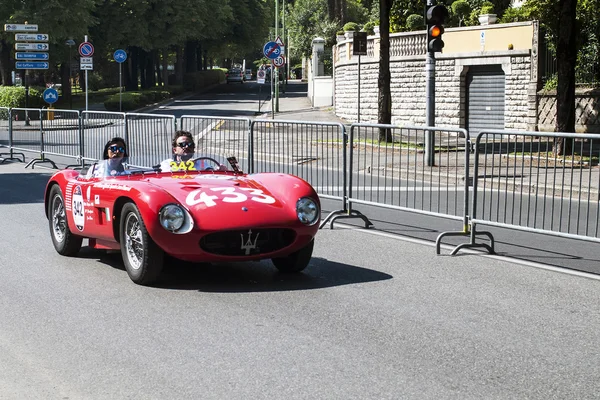 Carro velho na corrida Mille Miglia — Fotografia de Stock