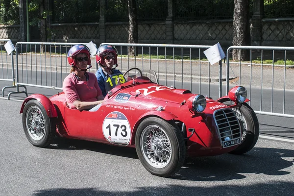 Carro velho na corrida Mille Miglia — Fotografia de Stock