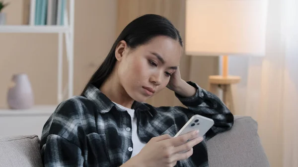 Asian woman has money problem online transfer payment error blocked bank account experiences trouble with e-payment. Female feels angry due lack of funds using mobile phone throwing credit card away — Foto de Stock