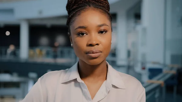 Close-up serious pensive sad business woman portrait. Headshot African American girl biracial female entrepreneur manager lawyer bankrupt fired lady calm boss worker looking at camera indoors close up — Stockfoto