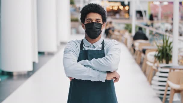 Retrato Pequeño Negocio Africano Americano Café Trabajador Multirracial Hombre Restaurante — Vídeo de stock