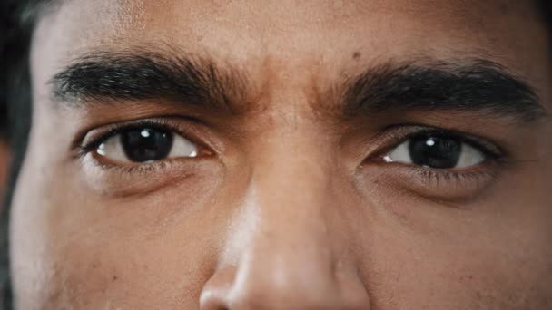 Ekstremalne Zbliżenie Twarz Młody Arabski Mężczyzna Dorosły Model Mężczyzna Oczy — Wideo stockowe