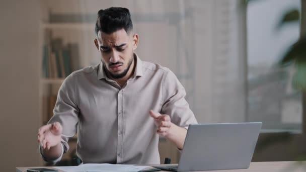 Nervioso Joven Hispano Árabe Empresario Contable Desesperado Hombre Asesor Comprobar — Vídeos de Stock