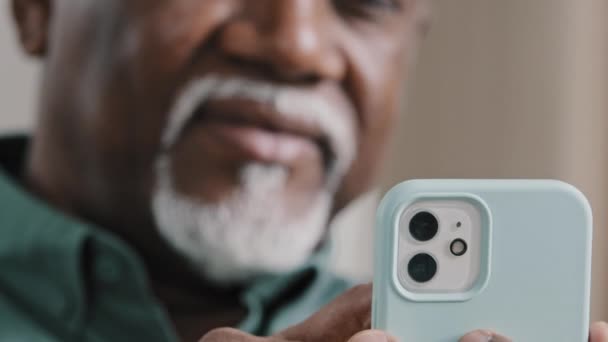 Unfocused Unrecognizable Mature Elderly African 60S Biracial Man Gray Beard — Stock Video