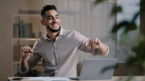 Feliz Divertido Hombre Árabe Empresario Hispano Joven Millennial Sonriente Hombre —  Fotos de Stock