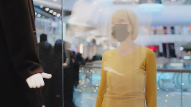 Mature Woman Protective Mask Looking Showcase Mannequins Fashionable Clothes Middle — Stockvideo